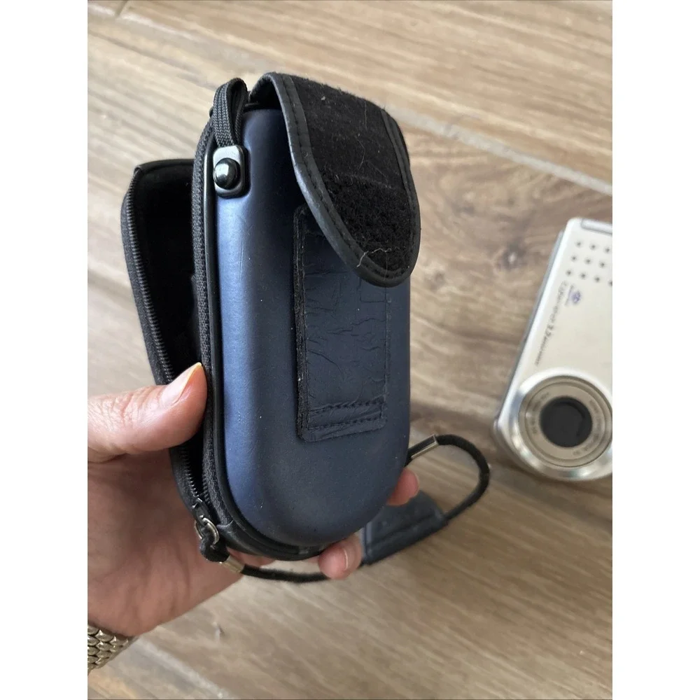 Sony‎ Cybershot Camera w/ Case/charger & Dead Battery